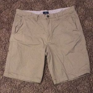Men’s khaki shorts size 34